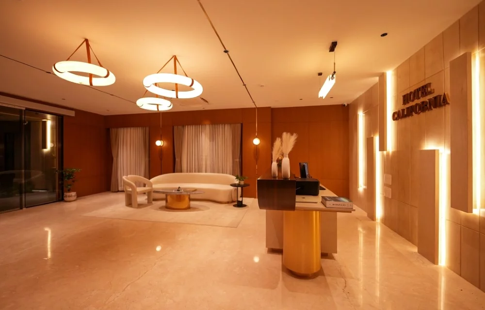 Arriving Smart: How Travelers Actually Choose Comfort in Yelahanka